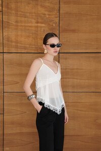 D 2979 ASKILI DANTEL DETAYLI TÜL BLUZ - KREM #2