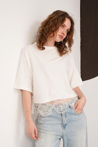 Güpür Detaylı Bisiklet Yaka Toptan T Shırt - Krem | D3002 - Topshow