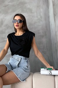 Topshow Siyah Gül Detaylı Toptan T-Shirt