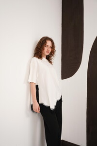 Dantel Detaylı Bisiklet Yaka Toptan T Shırt - Krem | D3005 - Topshow #1