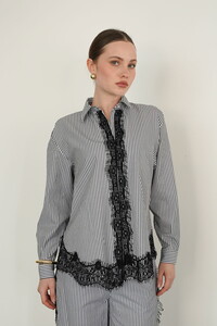 F 2082 DANTEL DETAYLI ÇİZGİLİ GÖMLEK - SİYAH