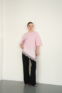 D 2942 DANTEL VE SATEN DETAYLI ASİMETRİK TİŞÖRT - PEMBE #3