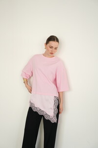 D 2942 DANTEL VE SATEN DETAYLI ASİMETRİK TİŞÖRT - PEMBE #2