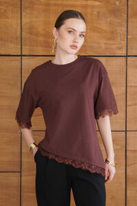 D 2956 DANTEL DETAYLI TİŞÖRT - KAHVE