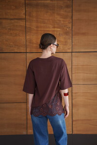 D 2953 DANTEL DETAYLI ASİMETRİK TİŞÖRT - KAHVE #5