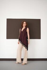 Sıfır Kol Toptan Etek Ucu Dantel V Yaka Toptan Bluz - Mürdüm | D2993 - Topshow #3