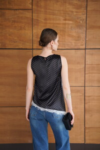 D 2961 DANTEL DETAYLI PUANTİYELİ SATEN T SHIRT - SİYAH #4