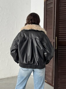 F 2050 YAKASI KÜRKLÜ KRUVAZE DERİ MONT - SİYAH TAŞ #4