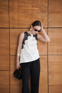 D 2961 DANTEL DETAYLI PUANTİYELİ SATEN T SHIRT - KREM #2