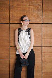 D 2961 DANTEL DETAYLI PUANTİYELİ SATEN T SHIRT - KREM #1