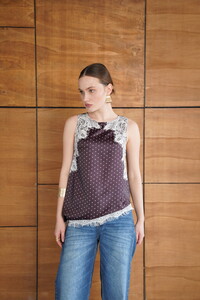 D 2961 DANTEL DETAYLI PUANTİYELİ SATEN T SHIRT - KAHVE