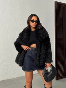 Yapay Kürk Kadın Toptan Mont – Kabarık Yumuşak Dokulu Kışlık Şık Dış Giyim  - SİYAH #2