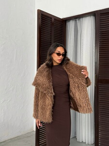 Yapay Kürk Kadın Toptan Mont – Kabarık Yumuşak Dokulu Kışlık Şık Dış Giyim  - AÇIK KAHVE #3
