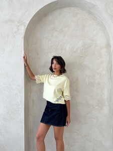 D 2705 Dantel Detaylı Crop Tişört - SARI #3