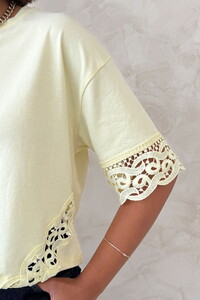 D 2705 Dantel Detaylı Crop Tişört - SARI #4