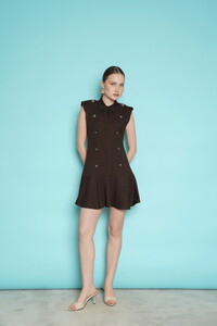 D 2974 OMUZU APOLETLİ SIFIR KOL MİNİ ELBİSE - KAHVE #2