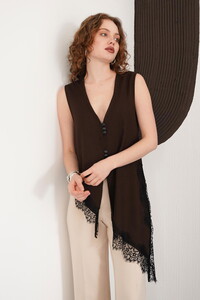 Sıfır Kol Toptan Etek Ucu Dantel V Yaka Toptan Bluz - Kahve | D2993 - Topshow