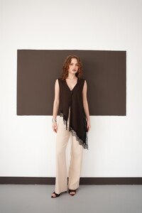 Sıfır Kol Toptan Etek Ucu Dantel V Yaka Toptan Bluz - Kahve | D2993 - Topshow #2