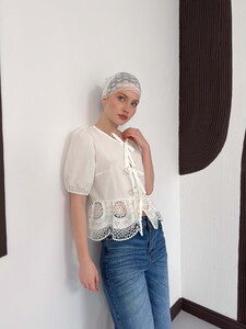 D 2800 ÖNDEN BAĞLAMALI BRODE BLUZ - KREM #2