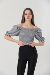 Topshow Siyah Kayık Yaka Omuzu Fırfırlı Gipeli Toptan Bluz