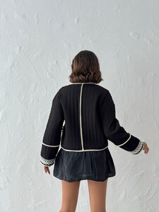 Short Black Jacket with Embroidered and Lace Detail in Thick Fabric | Topshow #5