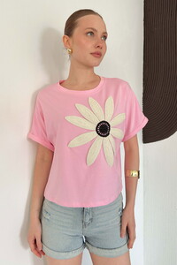 D 2910 ÇİÇEK DETAYLI TİŞÖRT - PEMBE