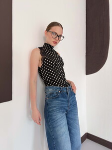 D 3014 PUANTİYELİ BALIKCI YAKA SIFIR KOL DANTEL DETAYLI BLUZ - SİYAH #2