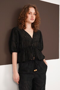 Önden Bağlamalı Nakışlı Vual Toptan Bluz - Siyah | D2820 - Topshow
