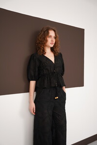 Önden Bağlamalı Nakışlı Vual Toptan Bluz - Siyah | D2820 - Topshow #2