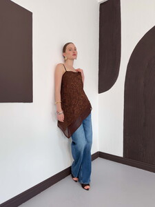 D 2935 ASİMETRİK DANTEL Askılı Bluz - KAHVE #2