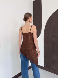 D 2935 ASİMETRİK DANTEL Askılı Bluz - KAHVE #5