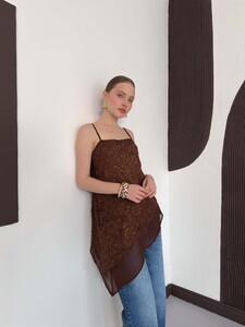 D 2935 ASİMETRİK DANTEL Askılı Bluz - KAHVE #3