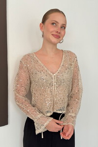 F 2129 PULLU FİLELİ ÖNDEN DÜĞMELİ BLUZ - TAŞ