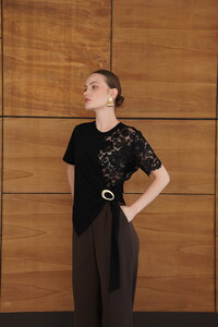 Dantel Detaylı Toptan Etek Ucu V Dikim Toptan T Shırt - Siyah | D2964 - Topshow #2