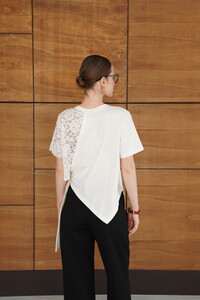 D2964 DANTEL DETAYLI ETEK UCU V DİKİM T SHIRT - KREM #5